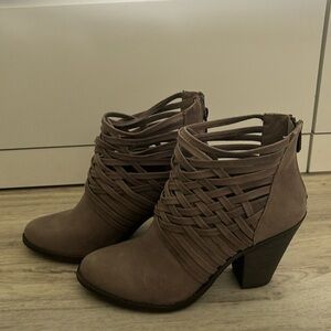 Women’s shoes